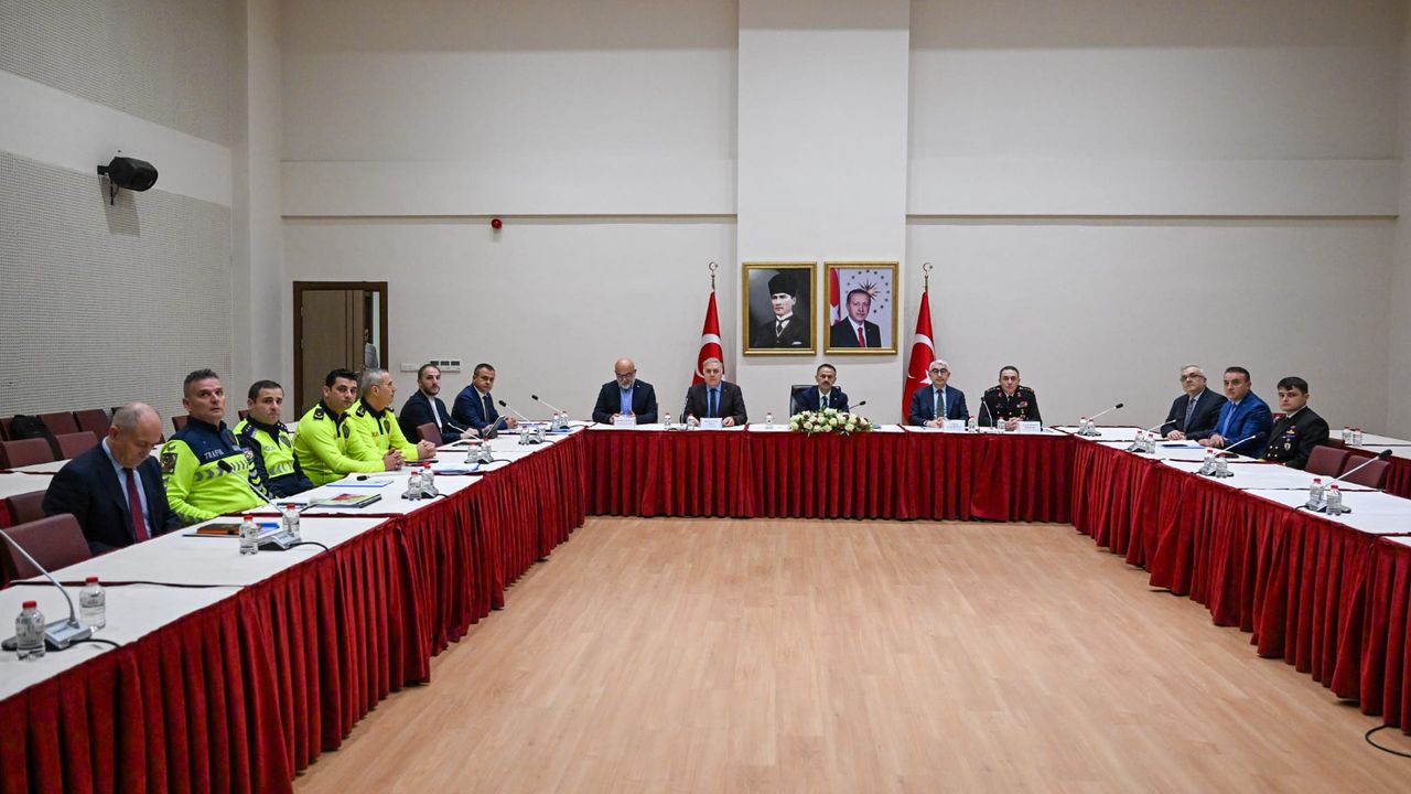 Kocaeli’de trafik levhaları sadeleşiyor: Karmaşa bitecek, güvenlik artacak