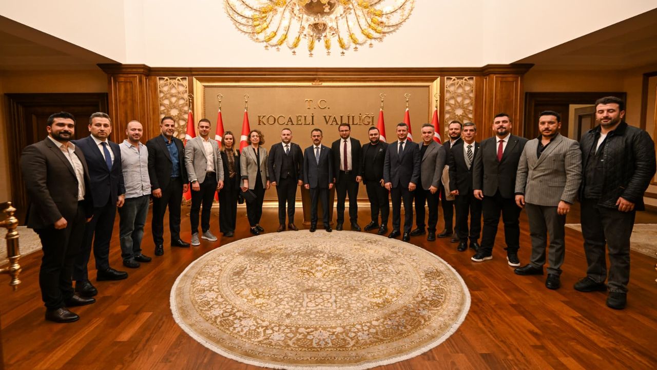 İZGİAD Başkanı Atay Aydın ve Yönetimi'nden Vali İlhami Aktaş’a Ziyaret