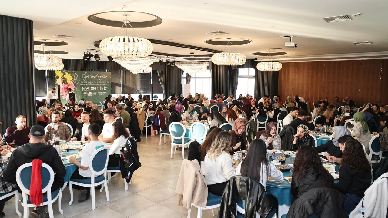 Başkan Büyükgöz, Eğitimcilerle Öğretmenler Günü’nde Buluştu