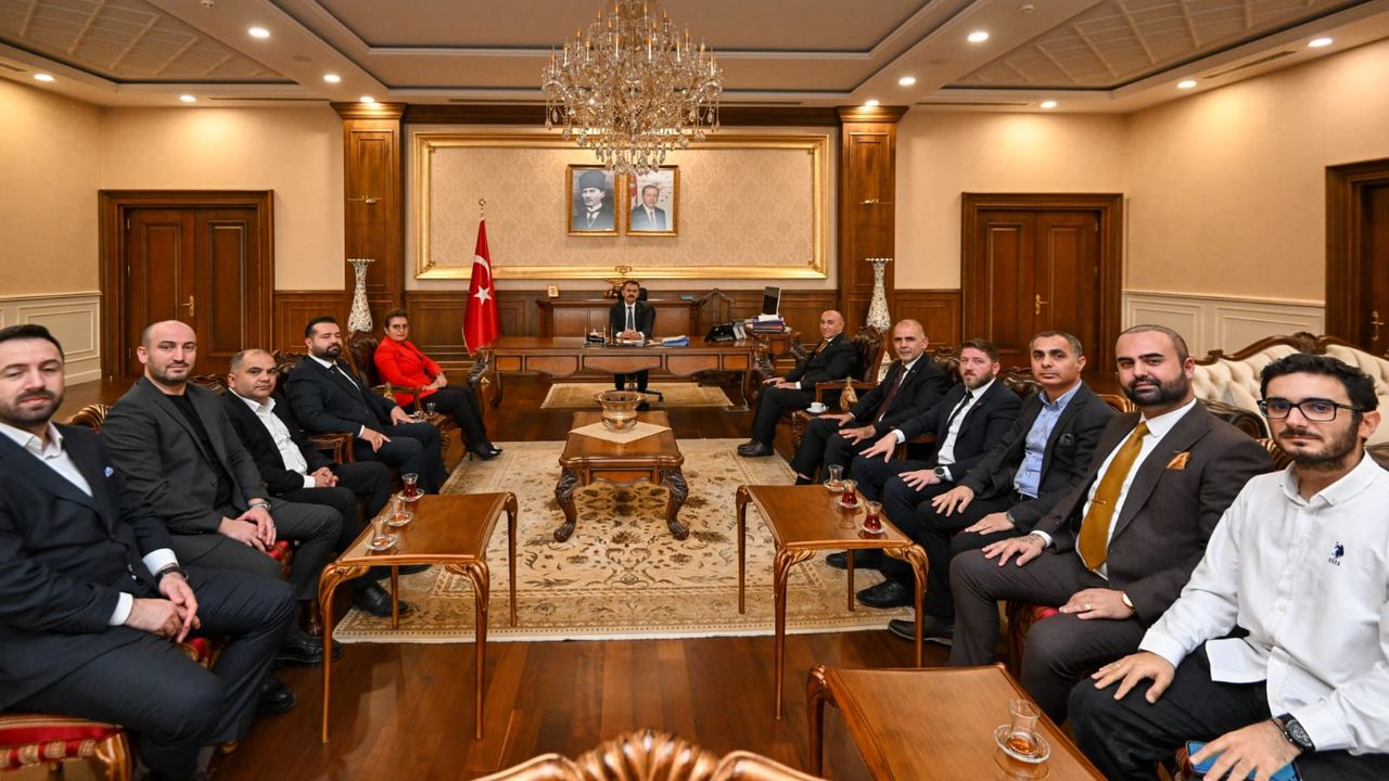 ASRİAD Kocaeli Şubesi’nden Vali İlhami Aktaş’a Nezaket Ziyareti