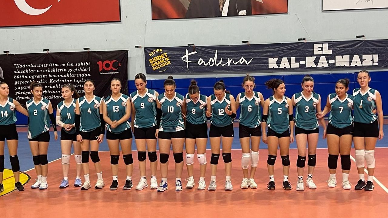 Yıldız Kızlarda Çeyrek Final Coşkusu: Voleybol Heyecanı Zirvede