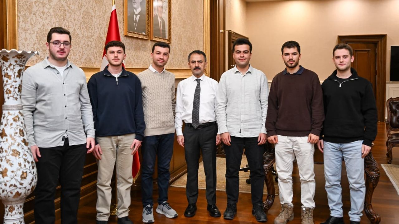 Kocaeli Üniversitesi Öğrencilerinden Vali Aktaş’a Ziyaret