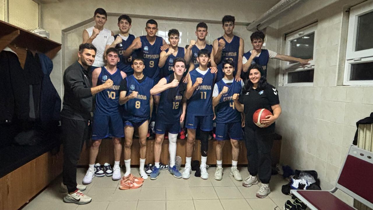 Çayırova’nın genç basketbolcuları U-18 Ligi’nde namağlup grup lideri oldu