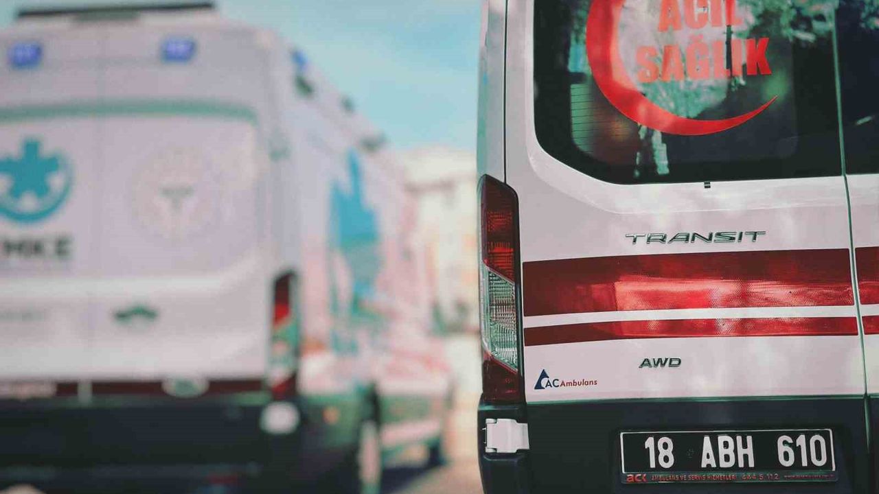 Zeytinburnu'nda Elektrik Panosu Yangını: 5’i Çocuk 9 Kişi Dumandan Etkilendi