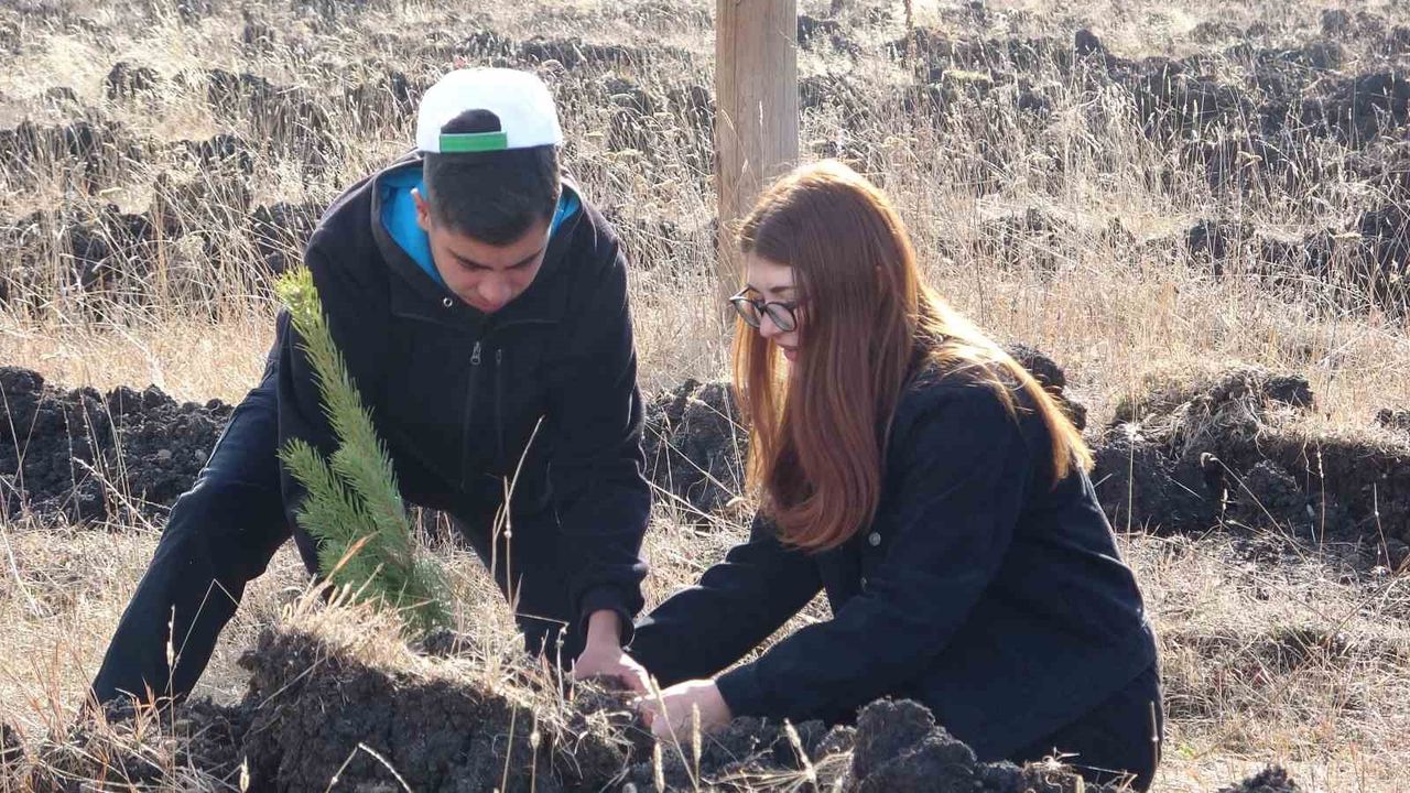 Milli Ağaçlandırma Günü’nde fidanlar toprakla buluştu
