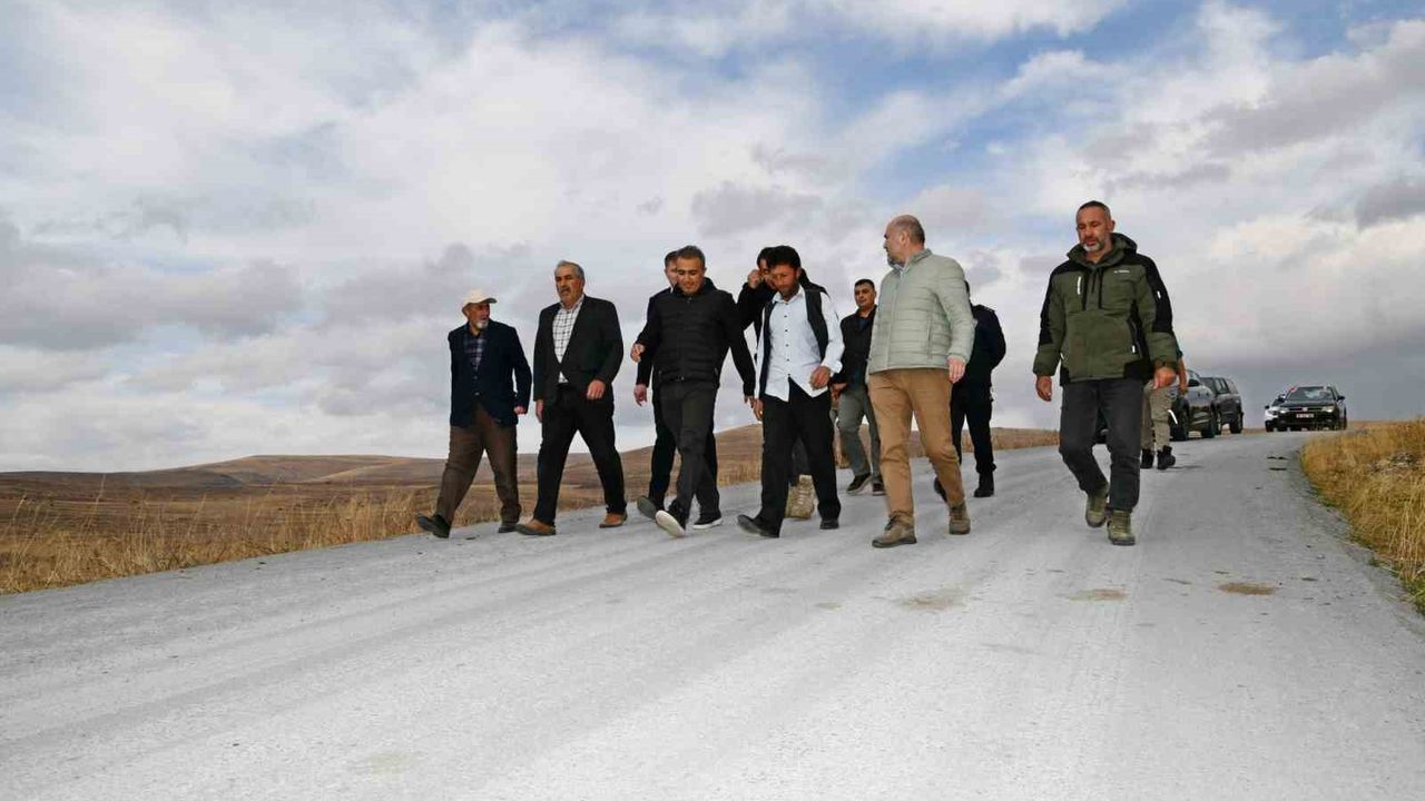 Vali Çiçek, köy yollarını denetledi