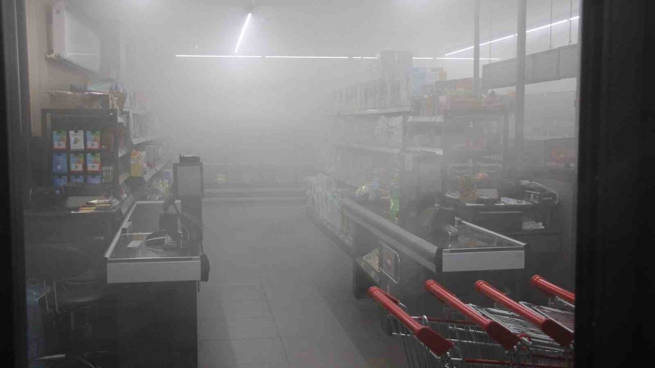 Amasya’da korkutan yangın: Marketi duman kapladı