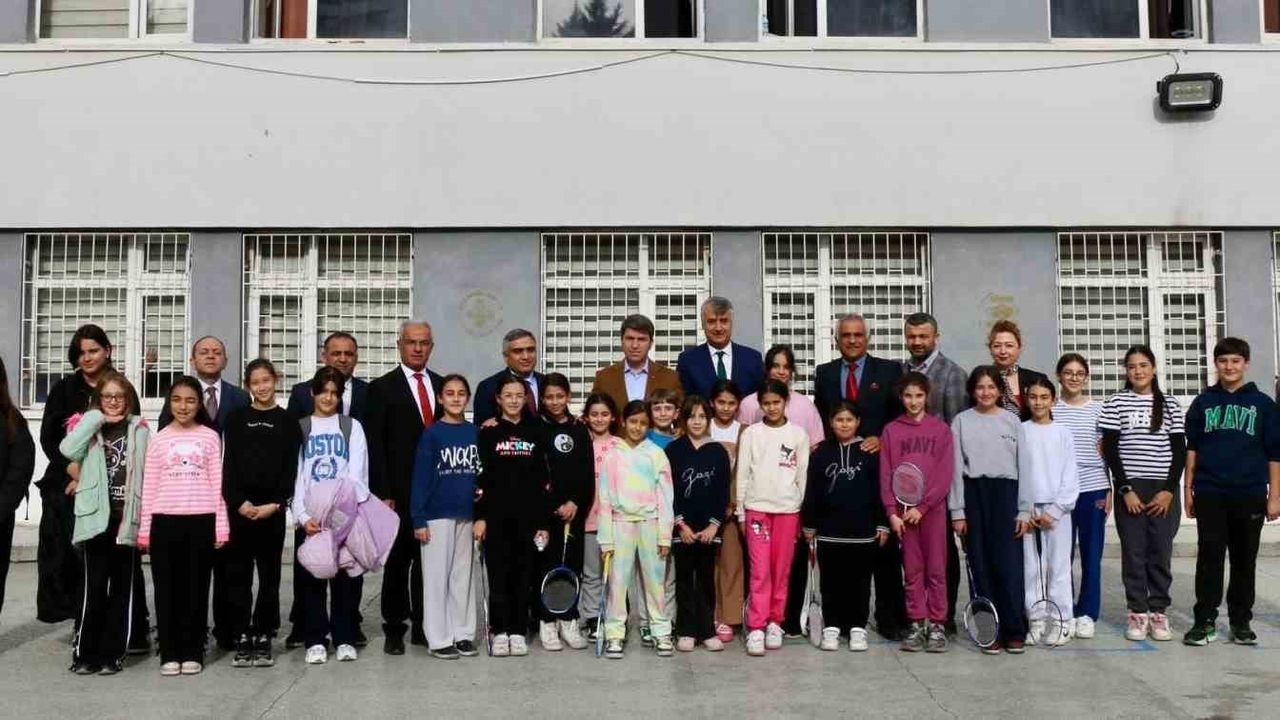 Vali Bakan: Öğretmenlik, bedeli hiçbir maddi karşılıkla ölçülemeyecek kadar değerlidir