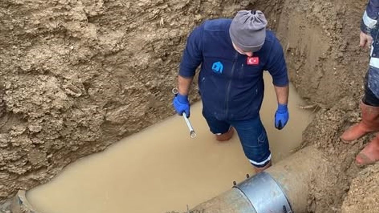 Eskiyen içme suyu hattı patlak verdi