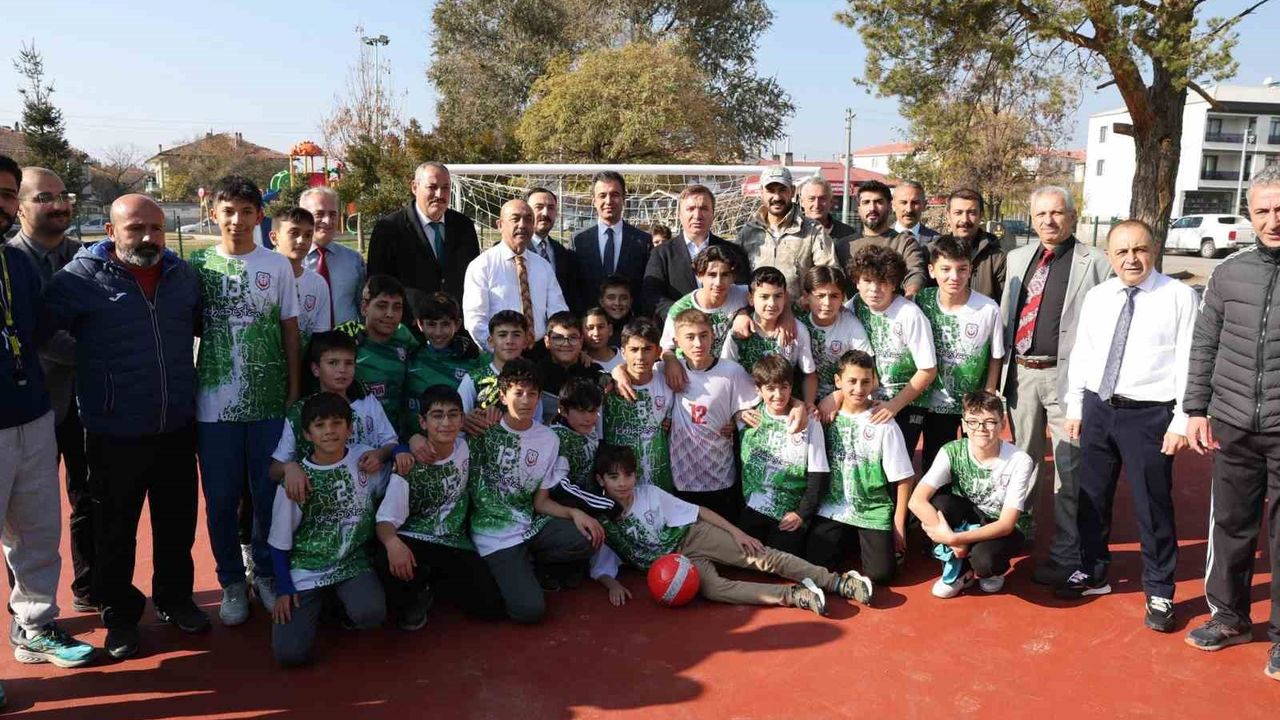 Erzincan’da 101 okulun bahçesine kauçuk zemin yapıldı