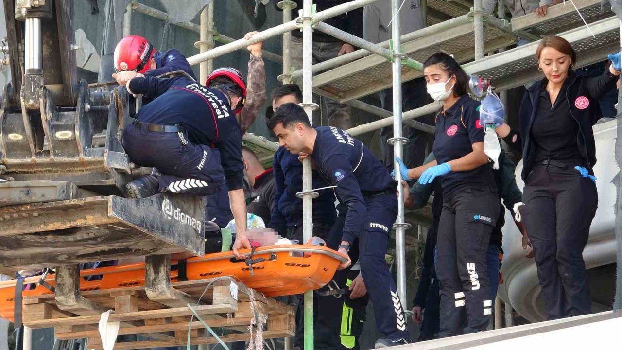 Antalya’da inşaat iskelesinden düşen işçi ağır yaralandı