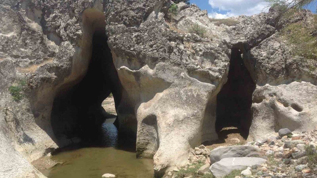 Selendi’de antik Delikli Bent keşfedilmeyi bekliyor