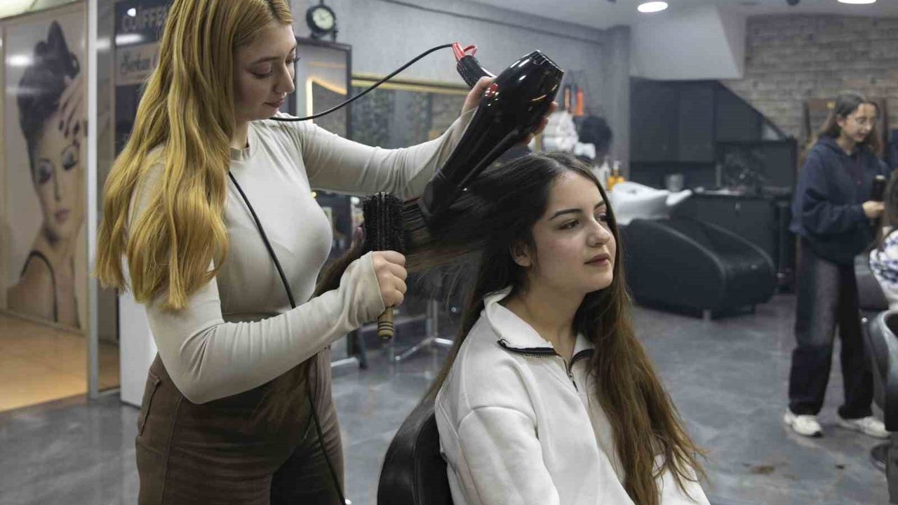 Mersin’de MERCEK ile kadınlar mesleğe adım atıyor