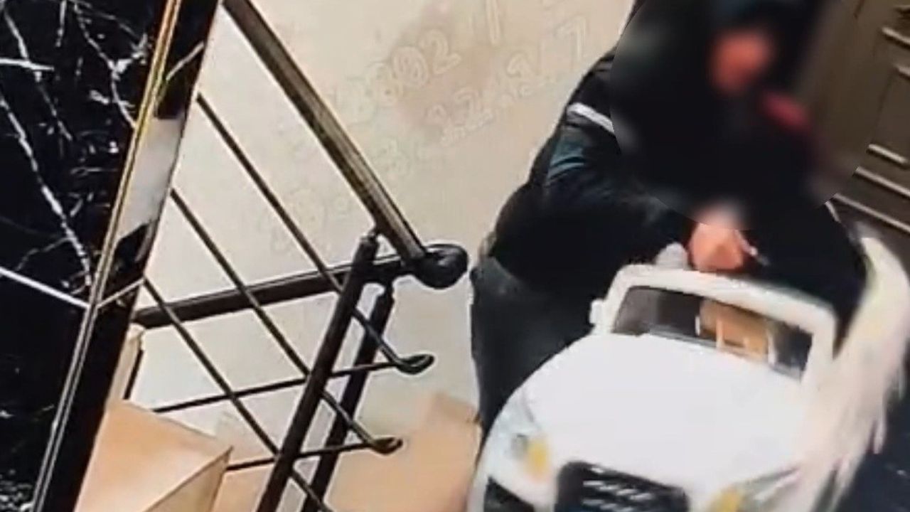 Akülü araba hırsızları kameradan tespit edilip yakalandı