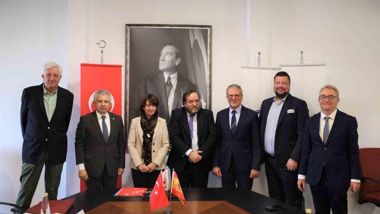 İzmir’den İspanya’ya eğitim köprüsü: İEÜ ve Cervantes Enstitüsü iş birliğine imza attı