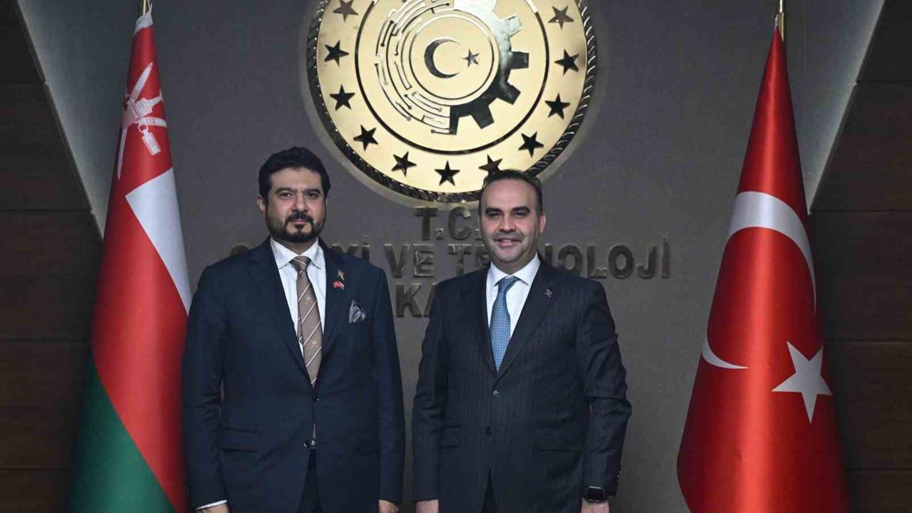 Bakan Kacır, Umman Ticaret, Sanayi ve Yatırım Teşvik Bakanı Yousef ile bir araya geldi