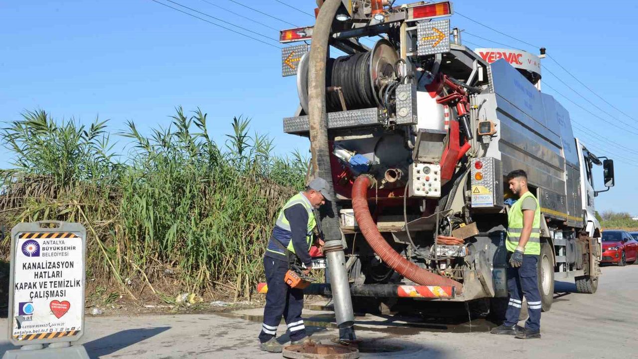 ASAT’tan kanalizasyon hattı temizliği ve kapak düzenleme çalışması