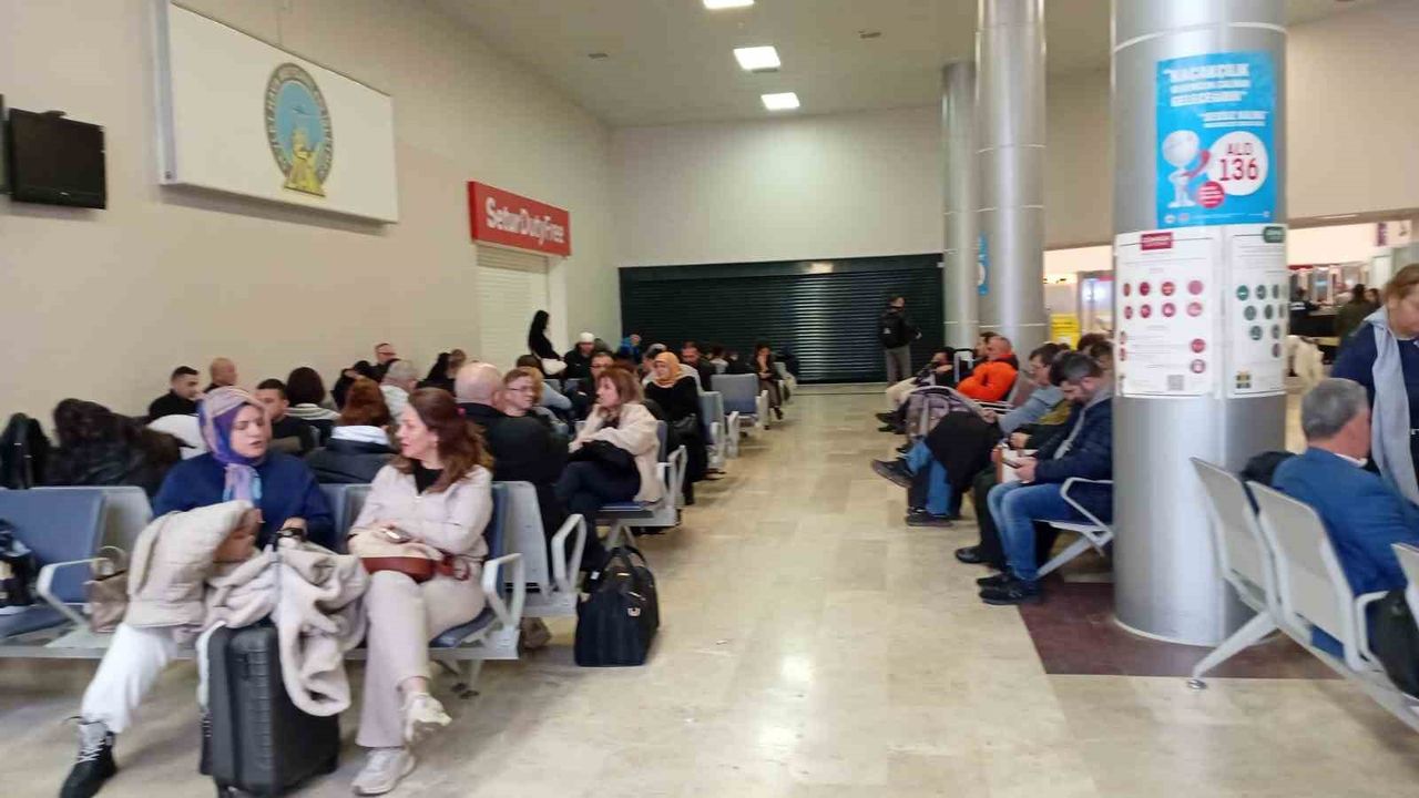 Kalkış Anında Kuş Çarpması: Yolcu Uçağı Aprona Döndü