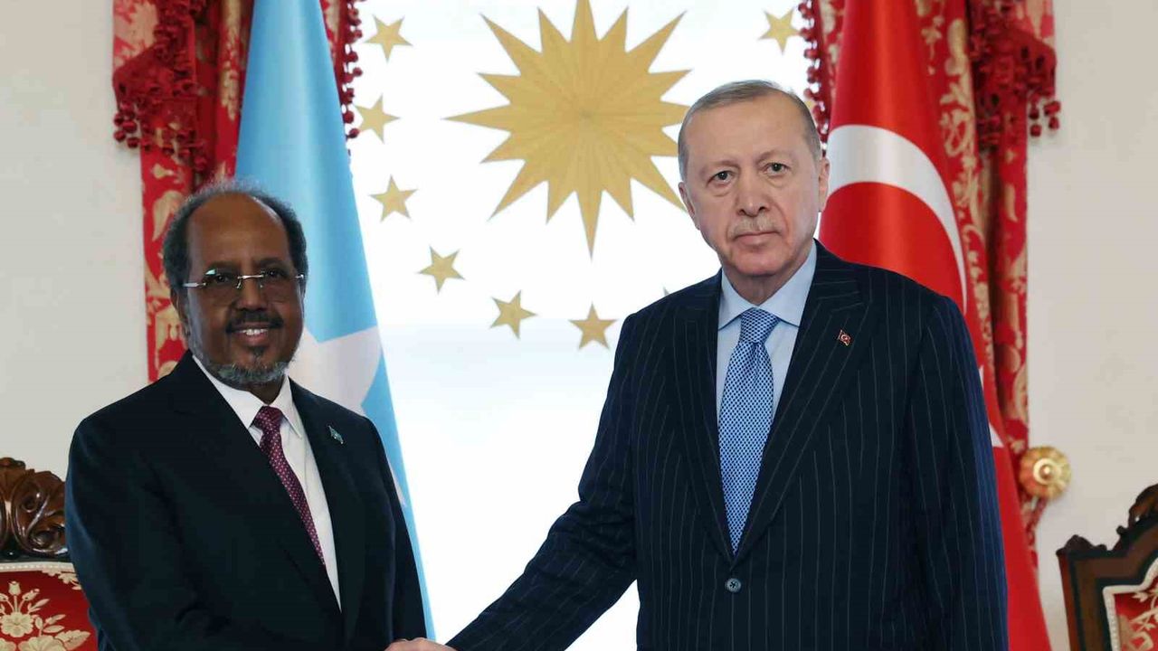 Cumhurbaşkanı Erdoğan, Somali Cumhurbaşkanı Hasan Şeyh Mahmud ile Dolmabahçe’de Bir Araya Geldi