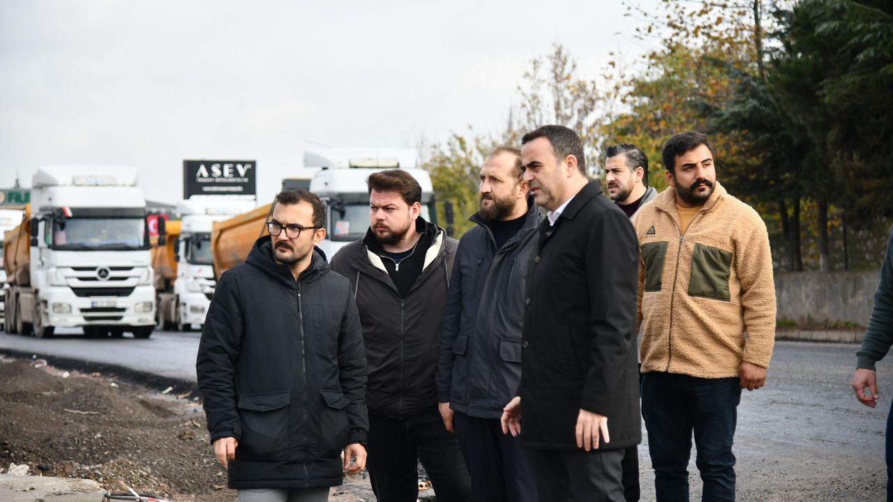 Başiskele’de Yol Çalışmalarında Yoğun Mesai: Başkan Özlü Sahada İncelemelerde Bulundu