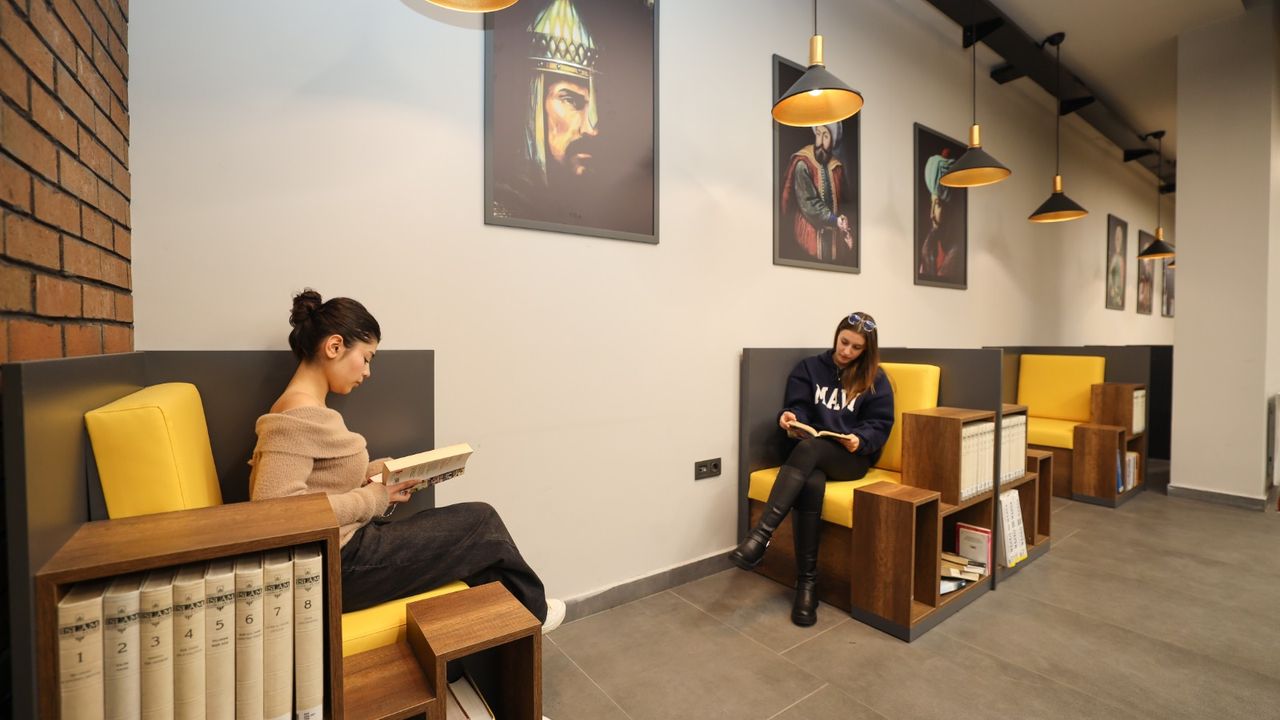 Türkiye Yüzyılı Gençlik Merkezi Öğrencilere Konforlu Ders Çalışma Ortamı Sunuyor