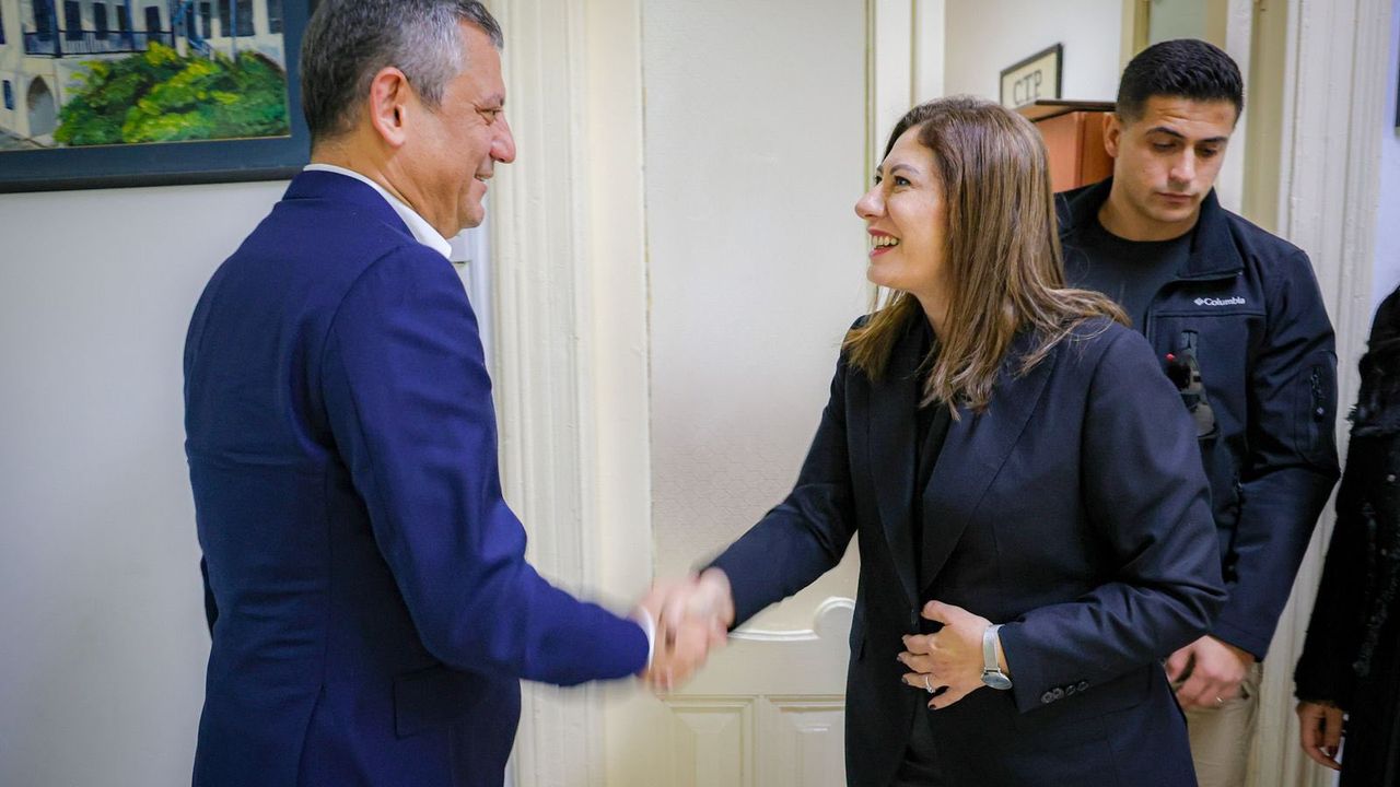 Özgür Özel'den KKTC’ye Ziyaret: Erhürman'la Görüştü, Senfoni Konserine Katıldı