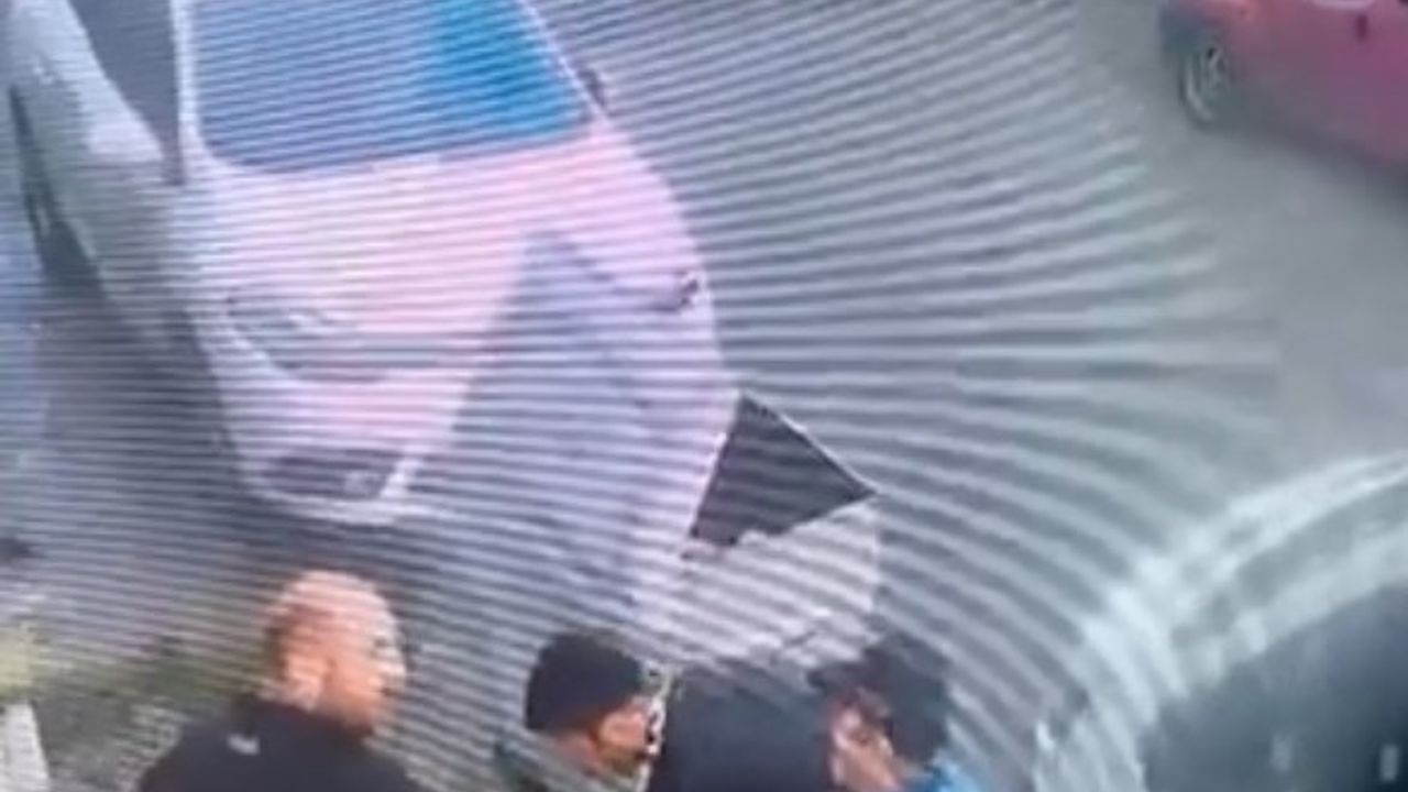 İSKİ çalışanı su borusunu kesip tamire geldi