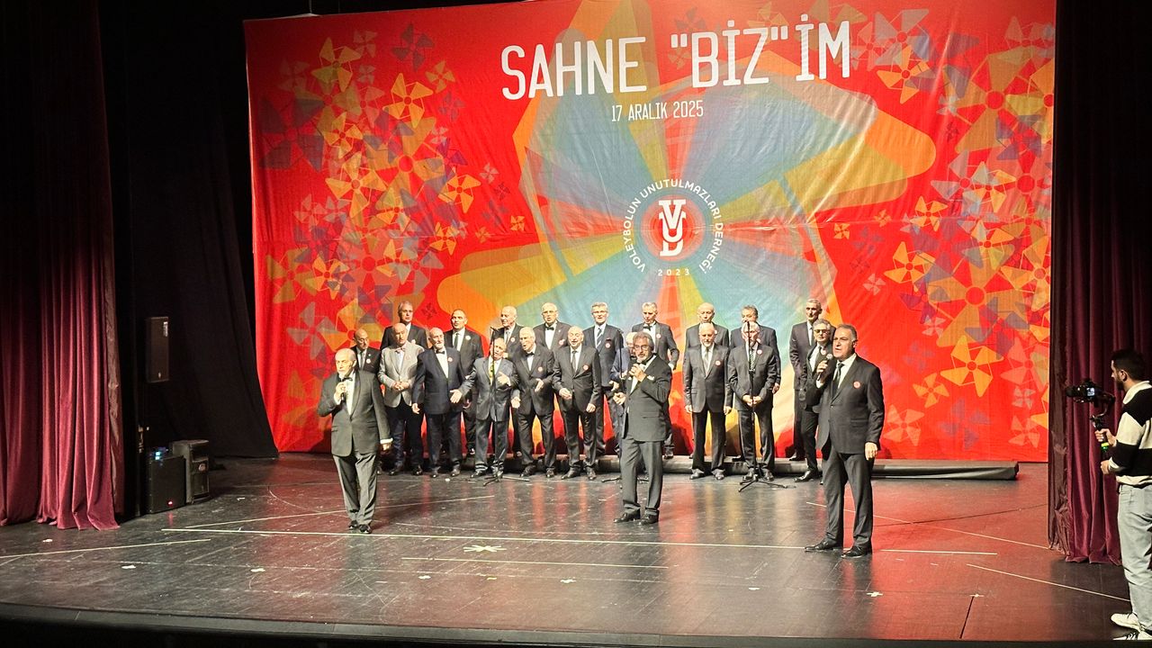 “SAHNE BİZ’im” gecesiyle voleybolun efsaneleri unutulmazlar için sahnedeydi