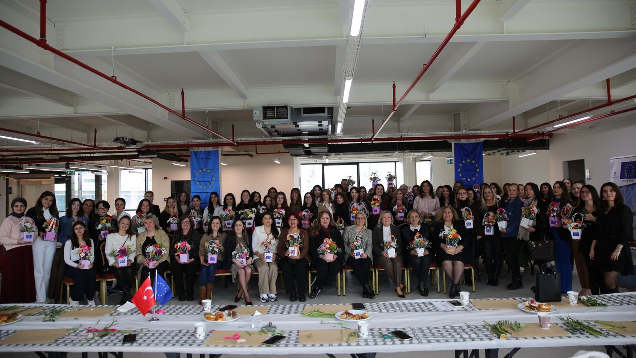 Kocaeli’de “Dijital Dünyada Kadın Güvenliği” Paneli: AB Perspektifiyle Şiddetle Mücadele Masaya Yatırıldı