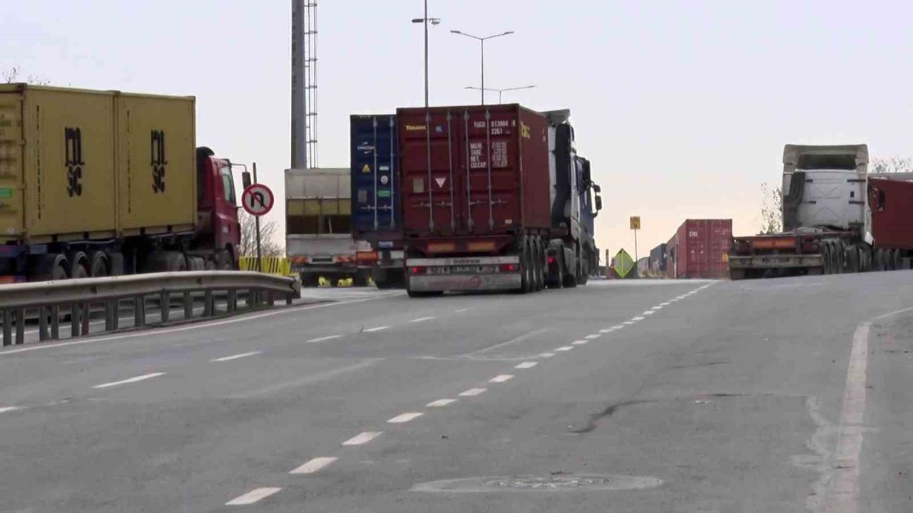 Ambarlı Limanı’ndaki Tır Yoğunluğu Beylikdüzü Halkını Canından Bezdirdi