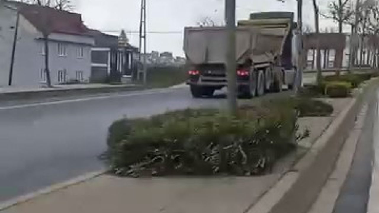 Ters Yöne Giren Hafriyat Kamyonu Kazayı Kıl Payı Atlattı!