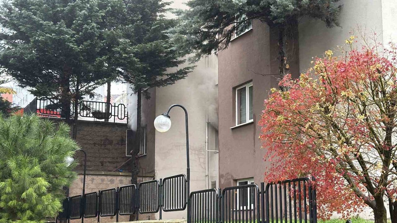 Arnavutköy'de Kiptaş konutlarında yangın paniği blok boşaltıldı