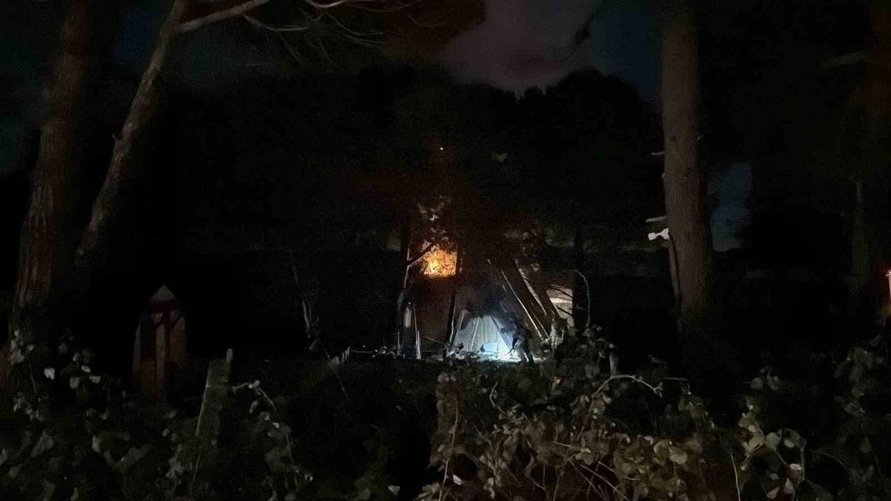 Arnavutköy’de Mühürlü Bungalov Otelde Yangın: 2 Yapı Kullanılamaz Hale Geldi