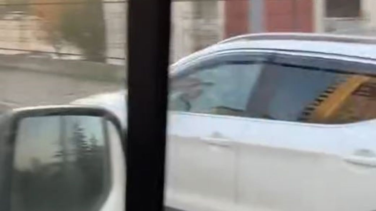 Başakşehir'de bisiklet yoluna giren sürücüler tepki çekti