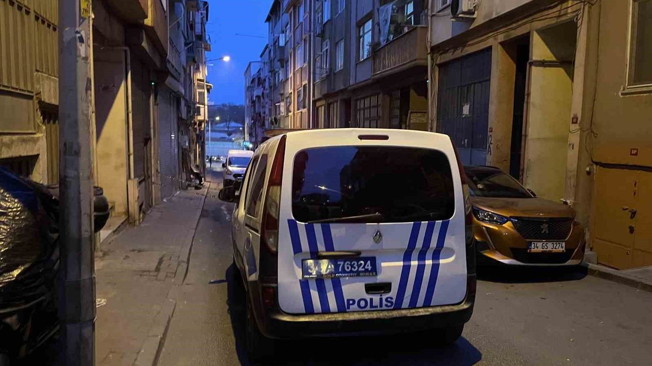Bayrampaşa’da Cam Silerken 3. Kattan Düşen Kadın Ağır Yaralandı