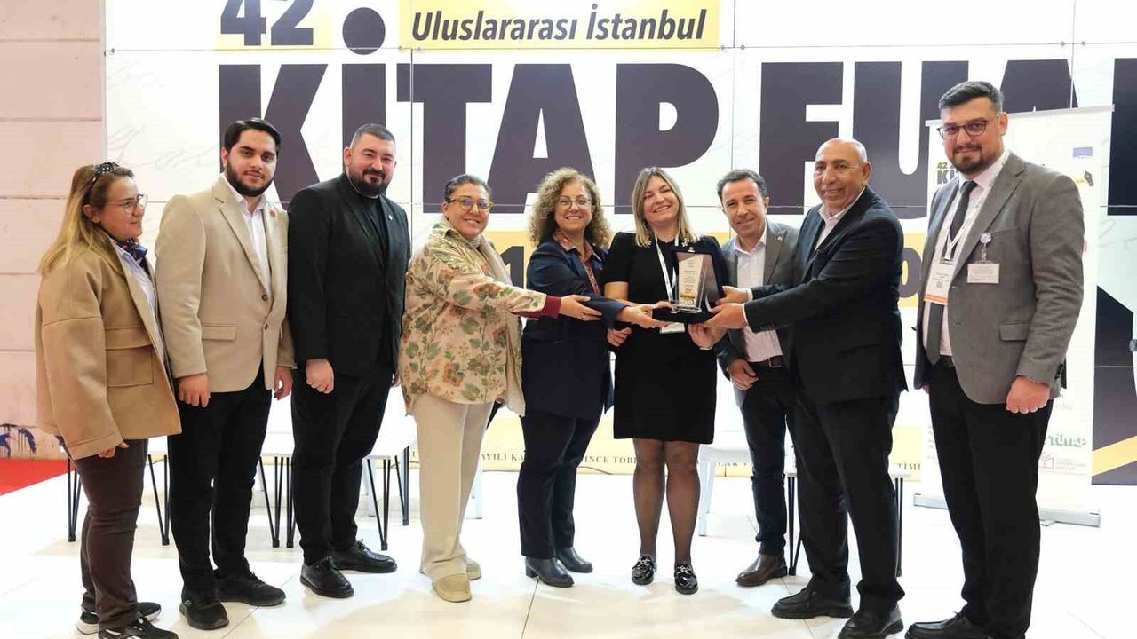 Büyükçekmece Belediyesi, TÜYAP Kitap Fuarı'nda edebiyatseverleri yazarlarla bir araya getirdi