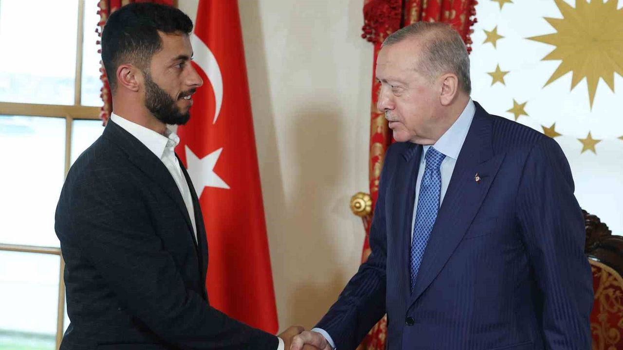 Cumhurbaşkanı Erdoğan, Oscar ödüllü Filistinli yönetmen Basel Adra'yı kabul etti