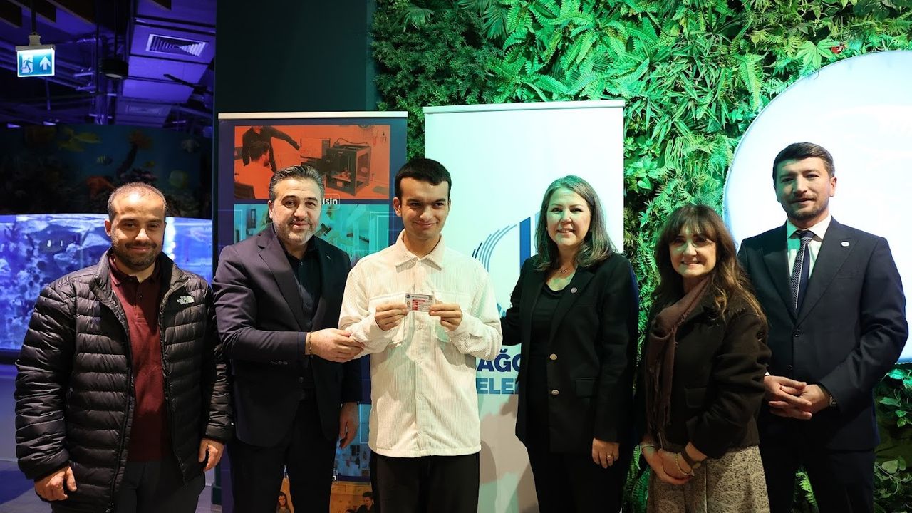 Engelliler, su altı dalışı yaparak yeteneklerini sergiledi