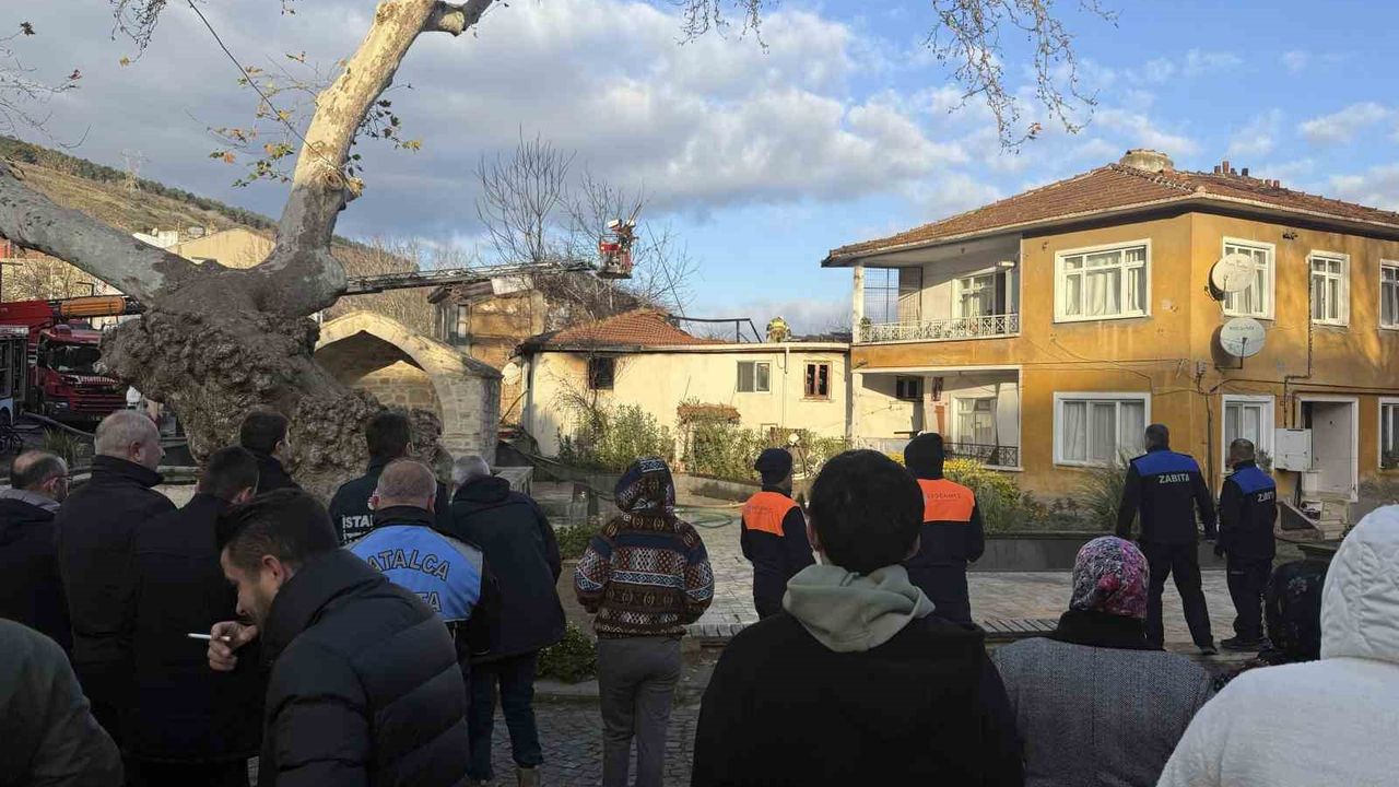 Evi yanan kadın uzun süre gözyaşı döktü