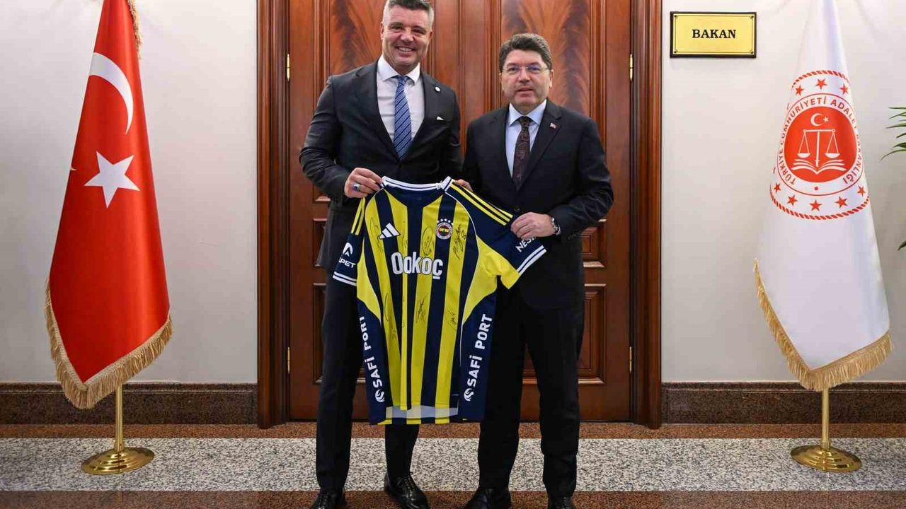 Fenerbahçe'den Bakan Yılmaz Tunç'a hediye edilen formayla ilgili açıklama