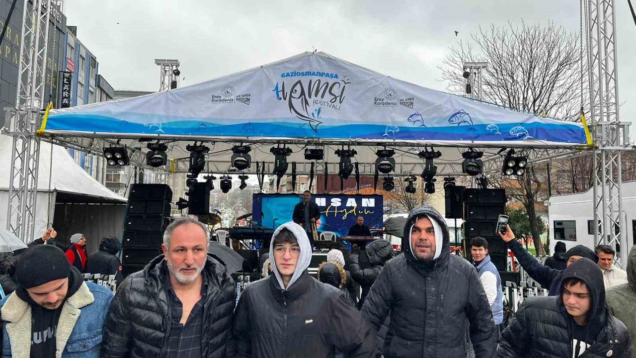 Gaziosmanpaşa'da Karadeniz rüzgarı: Festivalde 10 ton hamsi ikram edildi