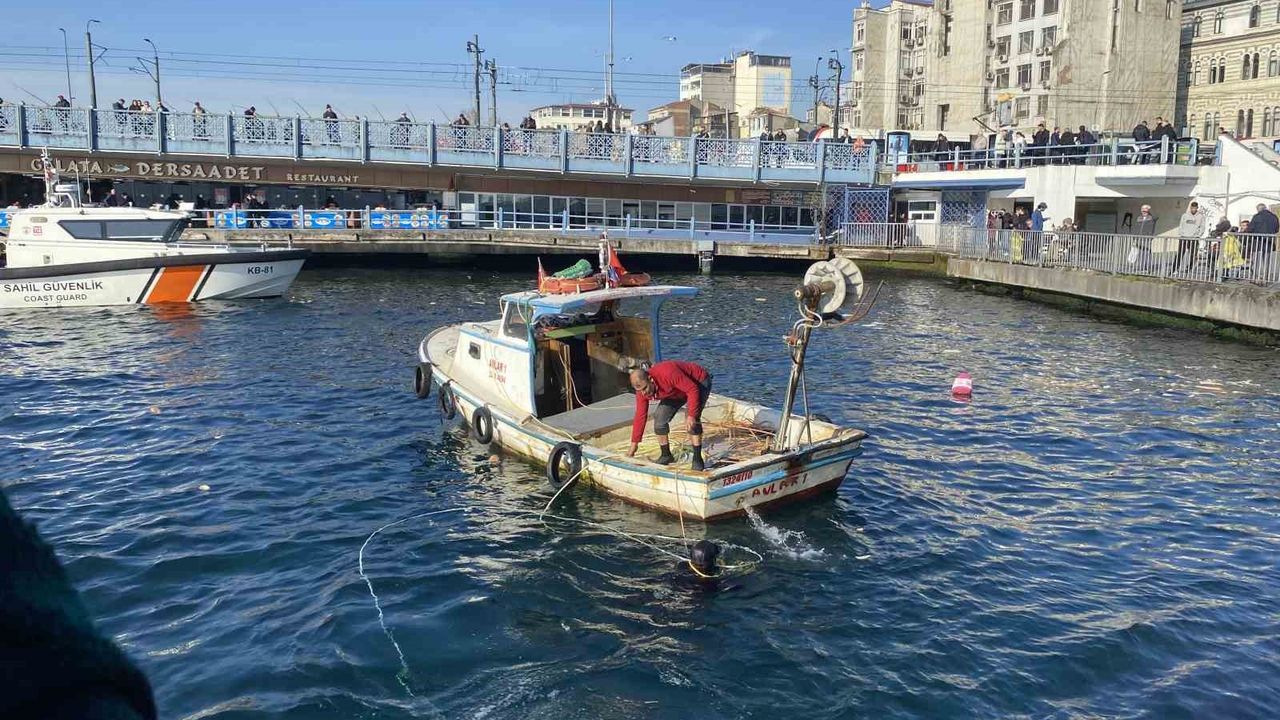 Haliç’in Altından Ne Çıktı? Dalgıçlar Deniz Dibinde Kurşun Avına Çıktı