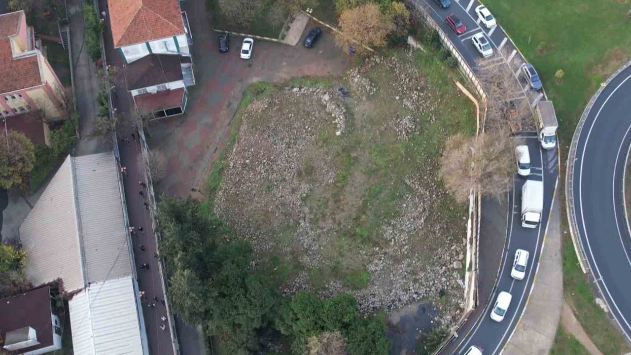 İmamoğlu’nun Söz Verdiği Cami İnşaatı Başlamadı: Vatandaş Tepkili