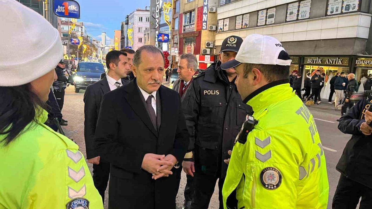 İstanbul Emniyet Müdürü Selami Yıldız'dan Kadıköy'de Yılbaşı Denetimi