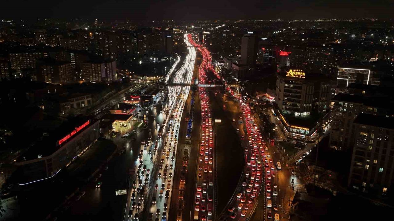 İstanbul’da Trafik Yoğunluğu Havadan Görüntülendi: Yoğunluk %90’ı Aştı