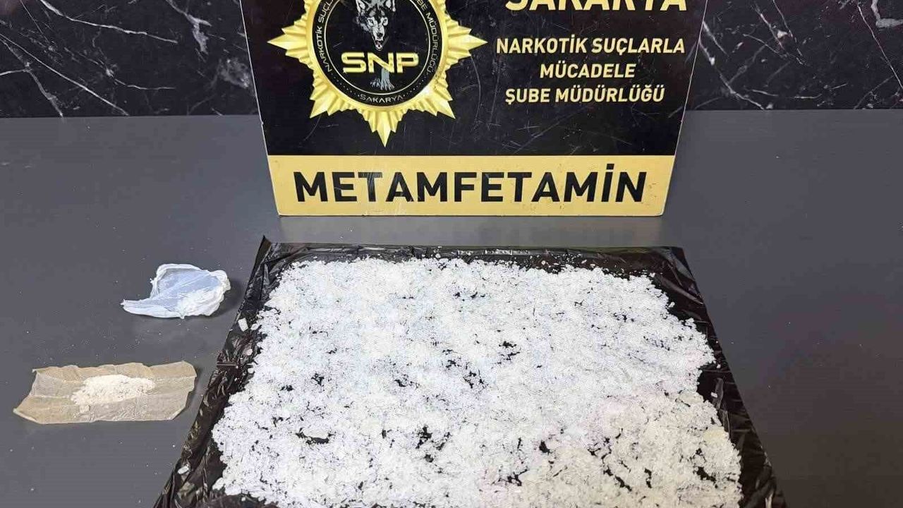 İstanbul'dan Zonguldak'a uyuşturucu sevk eden şahıslar Sakarya'da yakalandı