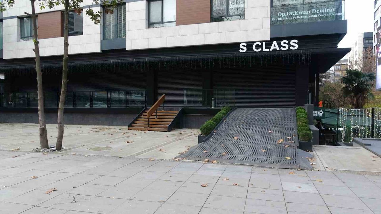 Kadıköy'de lüks oto galerisi boşaltıldı: 11 milyar TL'lik vurgun iddiası