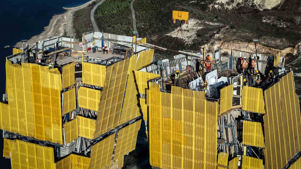 Kanal İstanbul’un İlk Köprüsü Yükseliyor: Sazlıdere’de Hummalı Çalışma