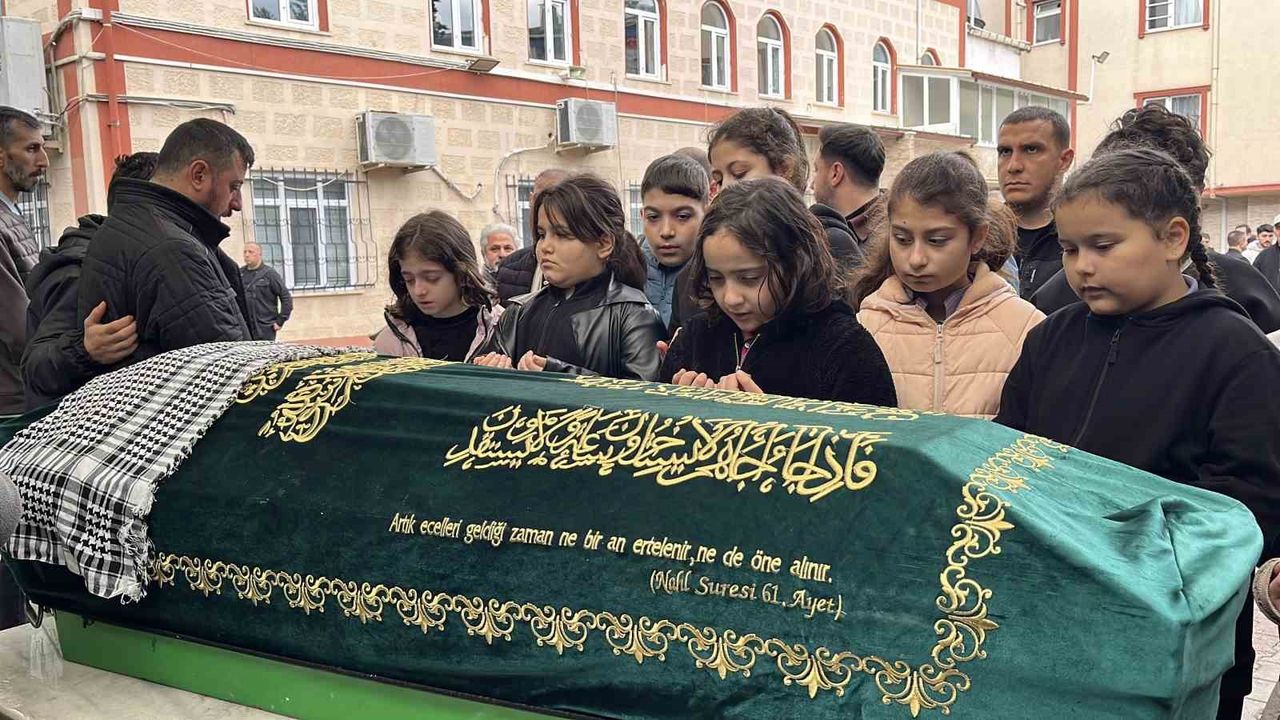 Gebze’de Servis Minibüsü Kazasında Hayatını Kaybeden Miraç İslam’a Hüzünlü Veda