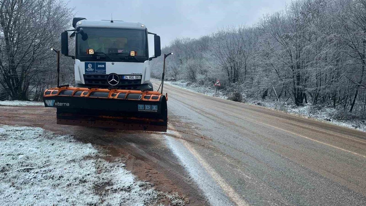 Kocaeli'nin Yüksek Kesimlerinde Kar Yağışı Etkili: Ekipler Seferber Oldu